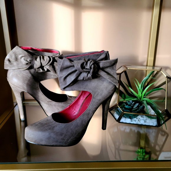 Leather stiletto with side bow - Picture 1 of 5